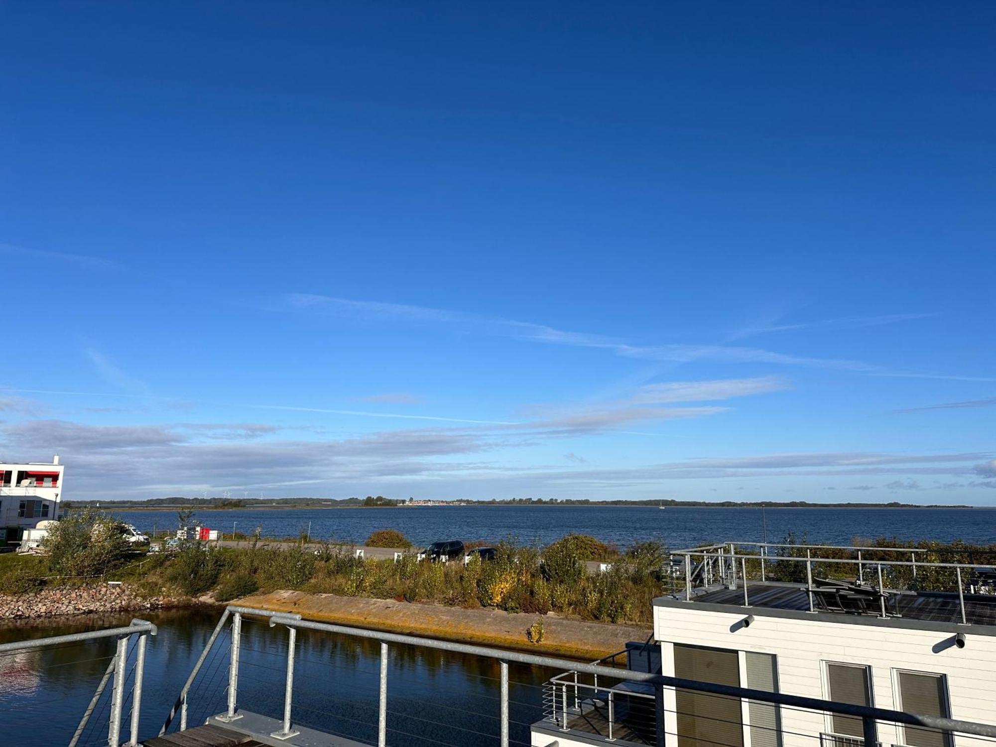 Schwimmendes Haus - An Bord Zwei *