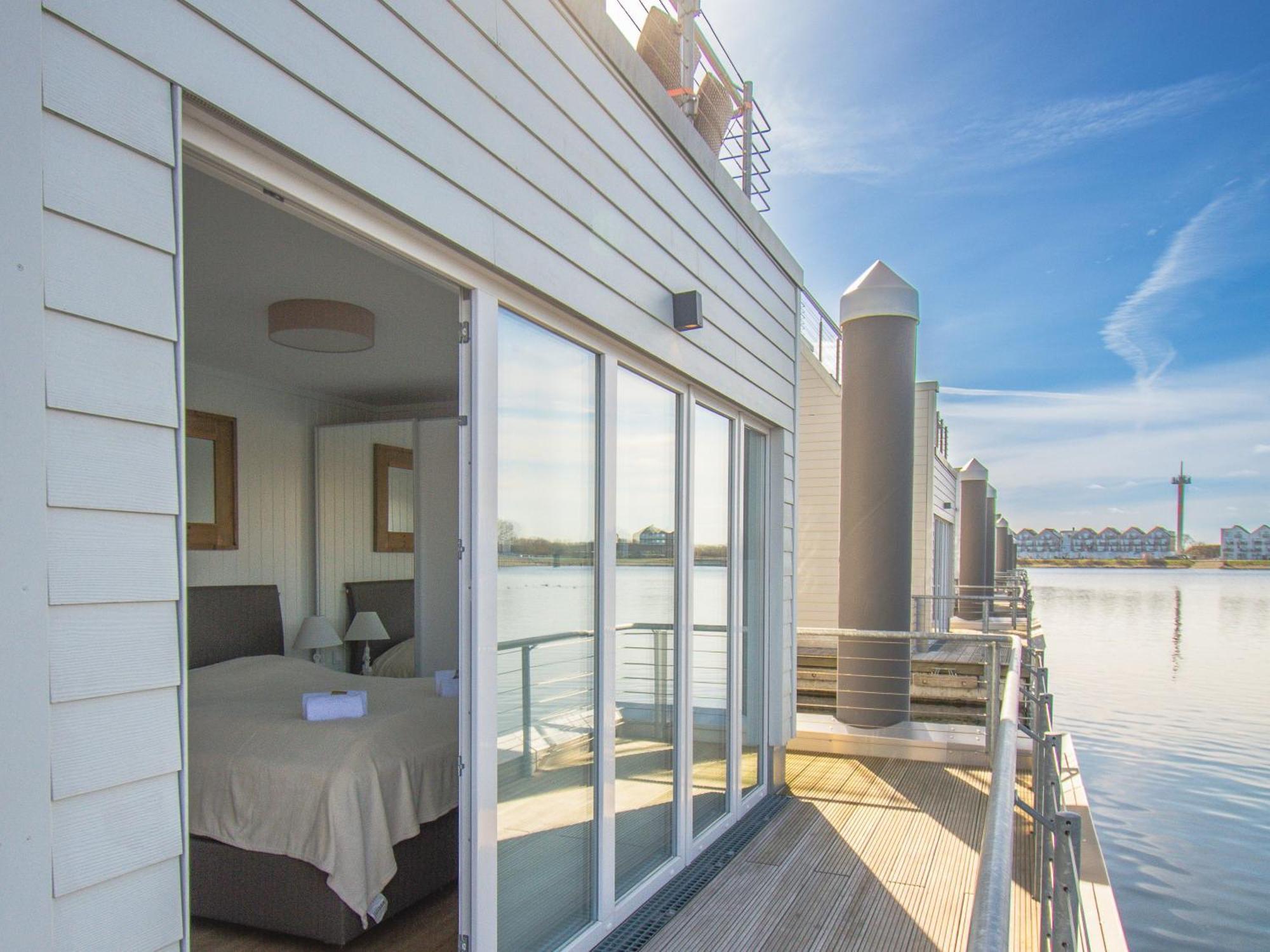 Botel Schwimmendes Haus - An Bord Zwei *